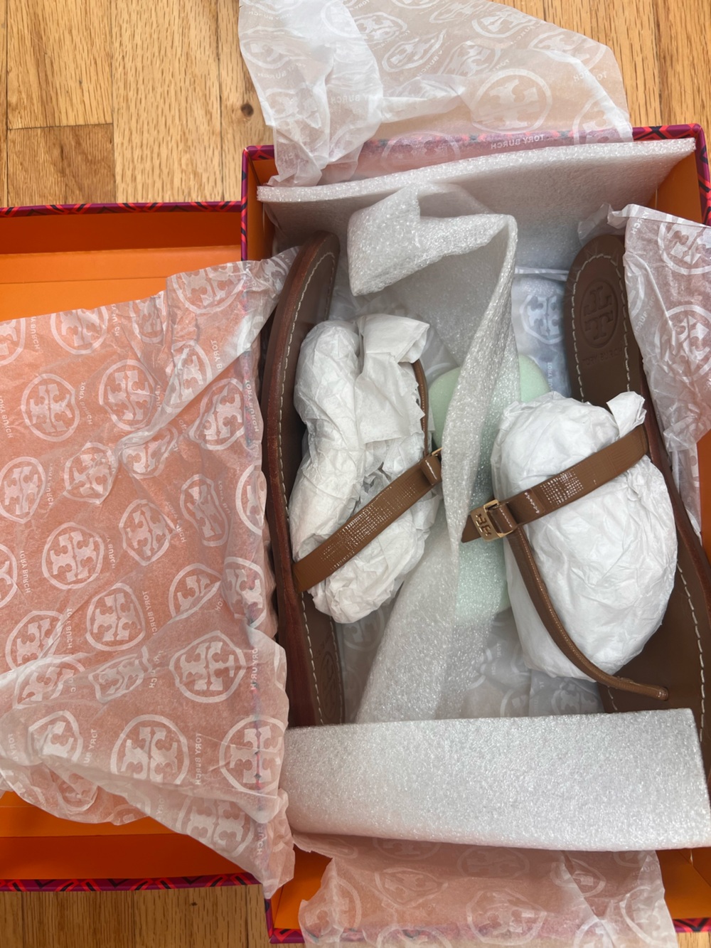Tory Burch LeighAnne Flat Thong Sandals Brown Patent Saffiano Leather Size 7 - Picture 6 of 9